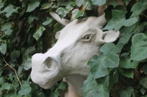 vache dans le jardin profil (800x533)